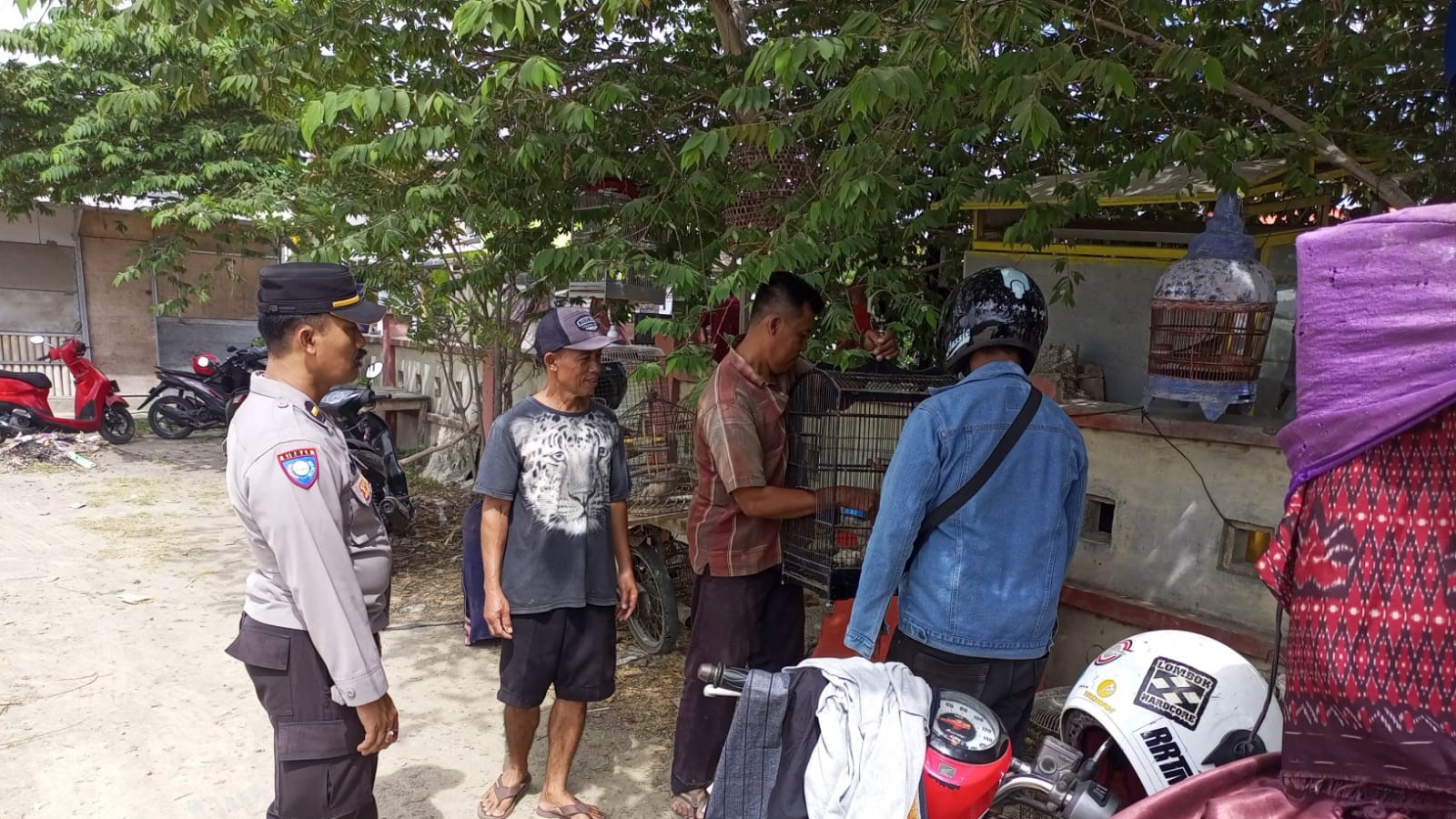 Sambang Polres Lombok Barat Ciptakan Pilkada Damai di Gerung Utara (4) Sambang Polres Lombok Barat Ciptakan Pilkada Damai di Gerung Utara