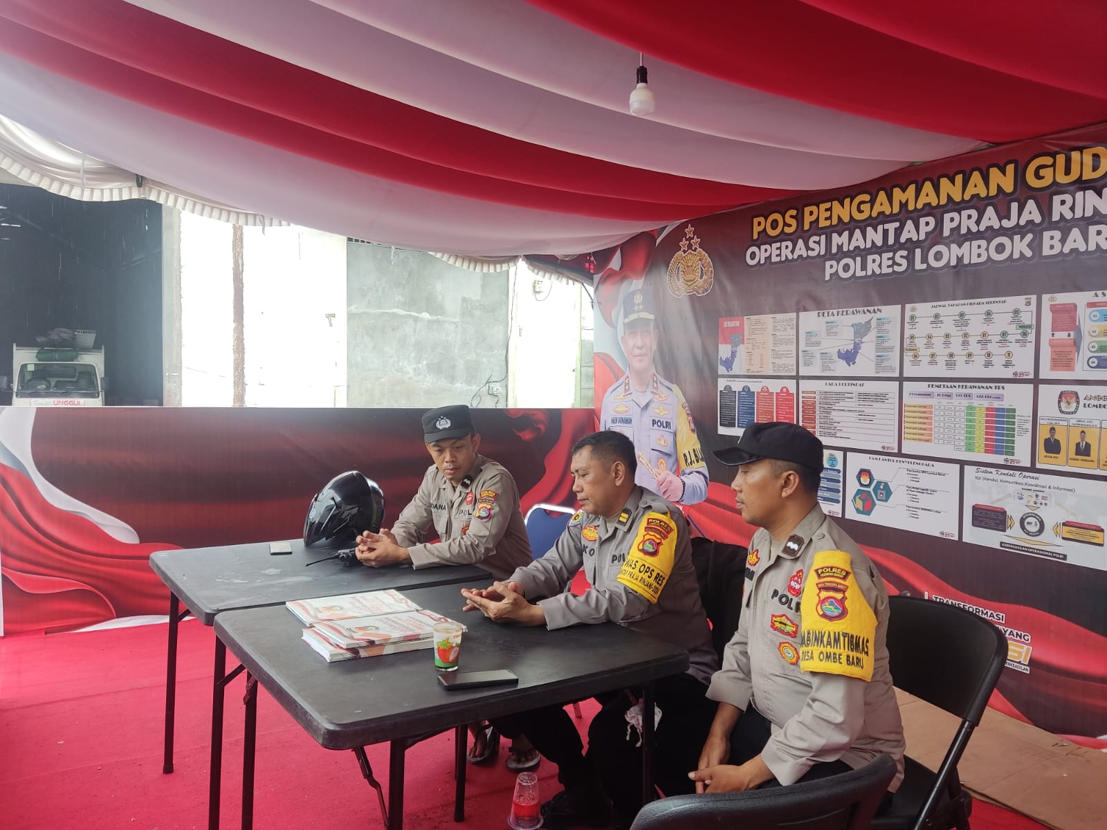 Situasi Aman! Polres Lombok Barat Intensifkan Pengawasan Pemilu 2024 (3) Situasi Aman! Polres Lombok Barat Intensifkan Pengawasan Pemilu 2024