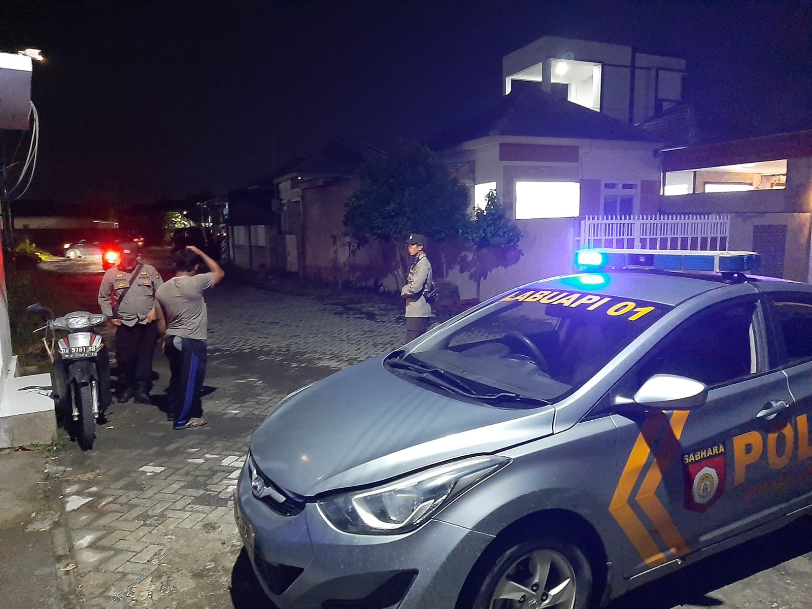 Dini Hari di Labuapi Patroli Blue Light Jaga Ketertiban, Ini Lokasi Sasarannya (7) Dini Hari di Labuapi Patroli Blue Light Jaga Ketertiban, Ini Lokasi Sasarannya