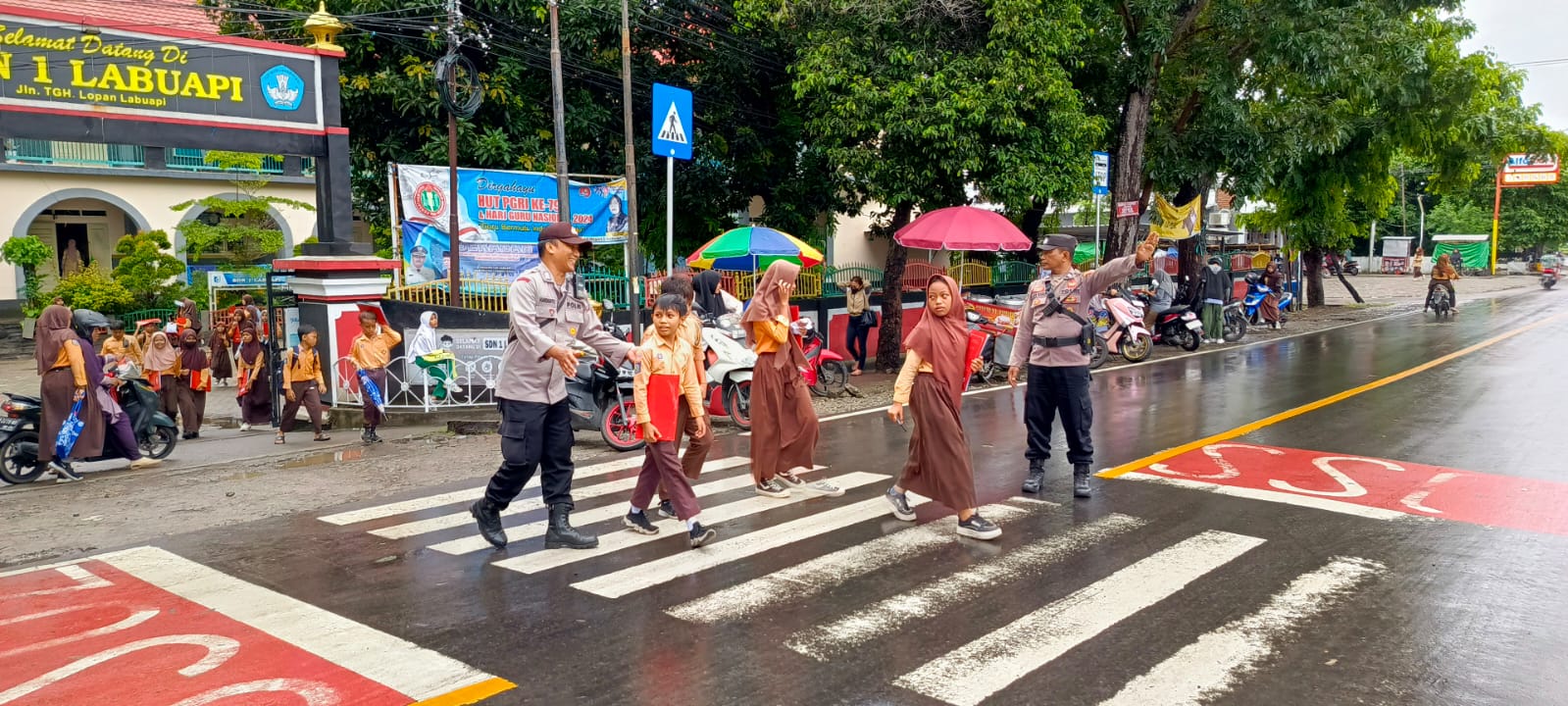Labuapi Aman Patroli Intensif Polisi Cegah 3C dan Jamin Kamtibmas (3) Labuapi Aman Patroli Intensif Polisi Cegah 3C dan Jamin Kamtibmas