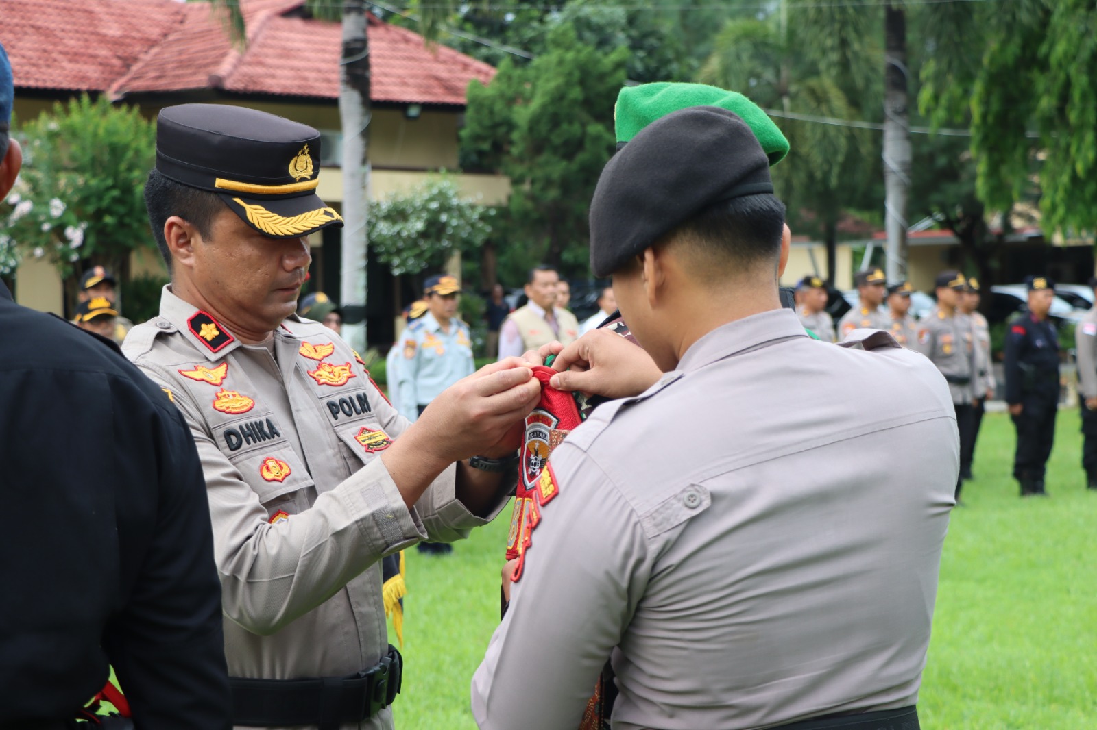 Operasi Lilin Rinjani Dimulai, Lombok Barat Perketat Keamanan Natal & Tahun Baru (6) Operasi Lilin Rinjani Dimulai, Lombok Barat Perketat Keamanan Natal & Tahun Baru