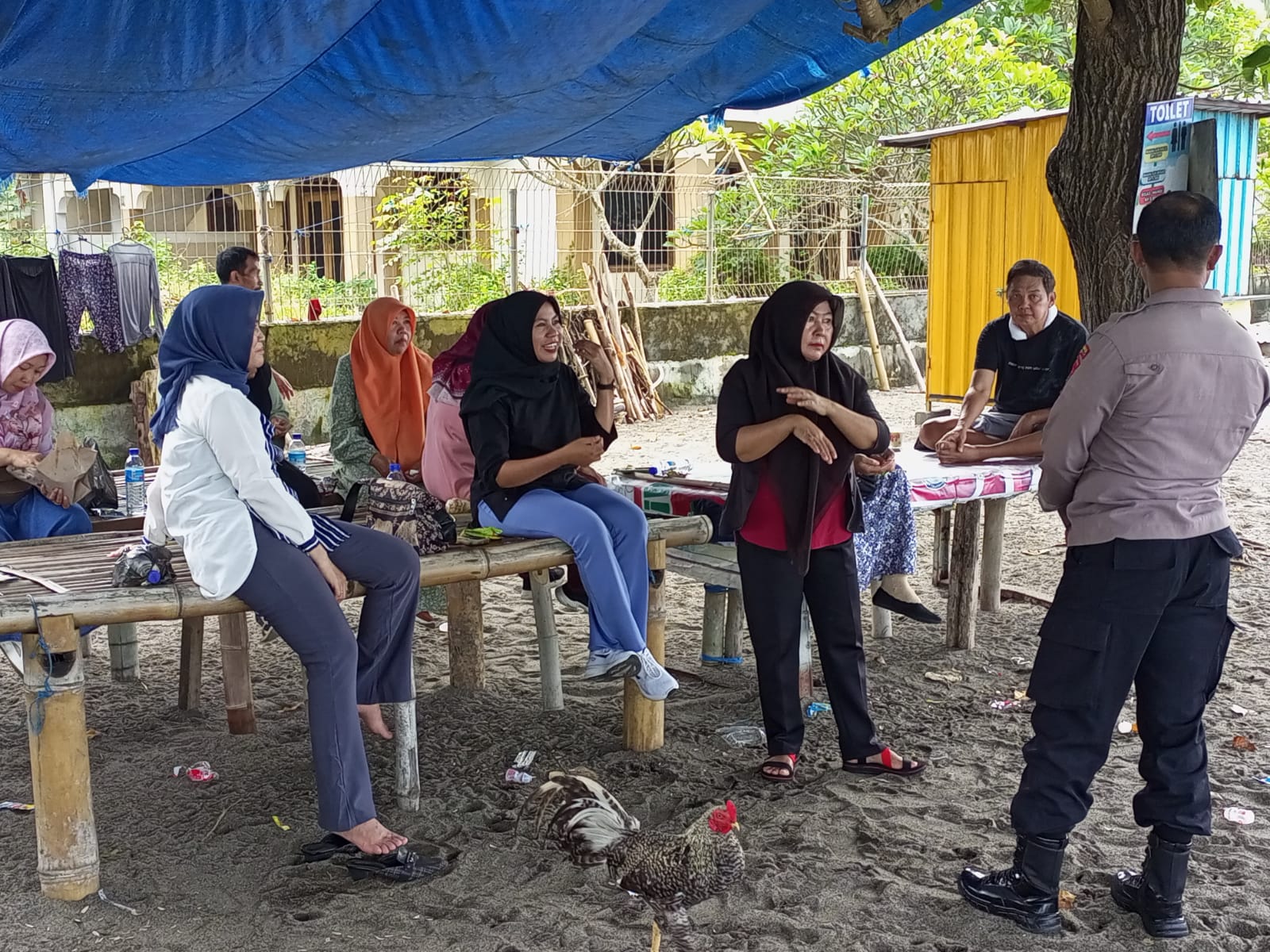 Polres Lombok Barat Giat di Pantai Melasa, Sentuhan Humanis Jaga Kamtibmas (4) Polres Lombok Barat Giat di Pantai Melasa, Sentuhan Humanis Jaga Kamtibmas