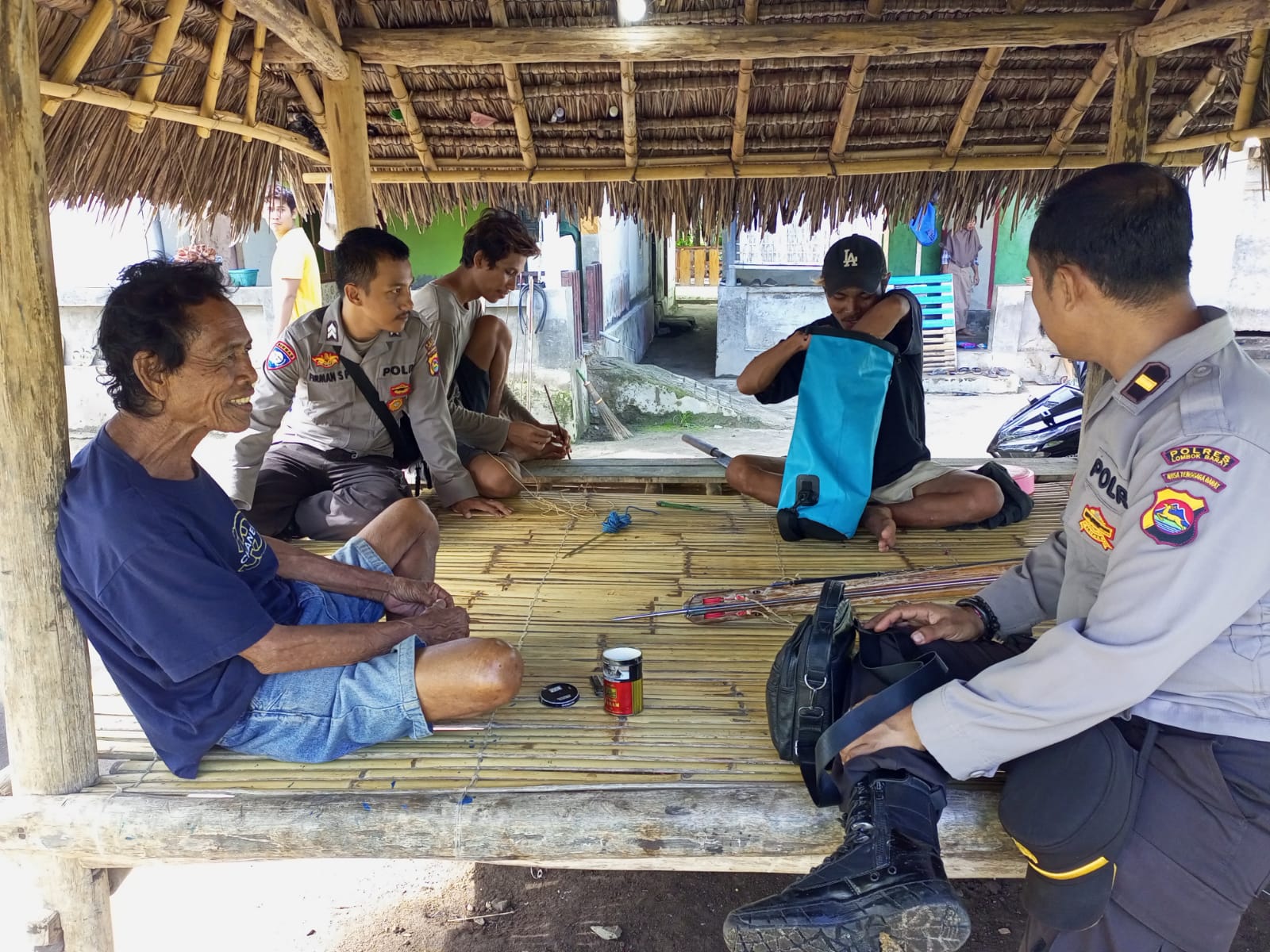 Sinergi Polres Lombok Barat dan Penyelam, Jaga Kamtibmas Pesisir (3) Sinergi Polres Lombok Barat dan Penyelam, Jaga Kamtibmas Pesisir