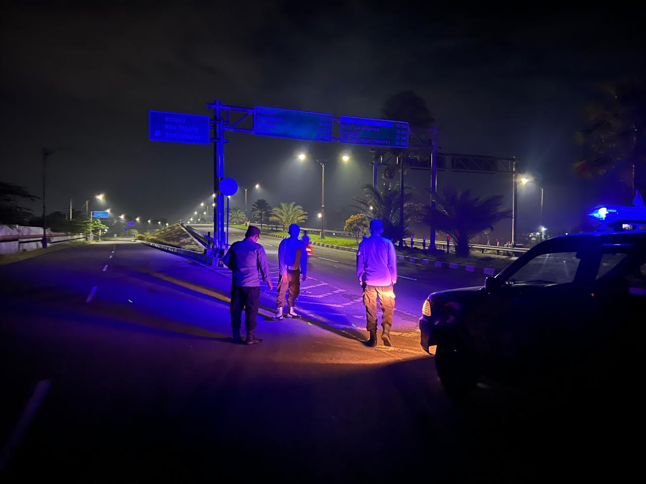 Patroli Blue Light Polsek Kuripan Jaga Keamanan Jalur Panjang Bil I dan Bil II Hingga Dini Hari (4) Patroli Blue Light Polsek Kuripan Jaga Keamanan Jalur Panjang Bil I dan Bil II Hingga Dini Hari