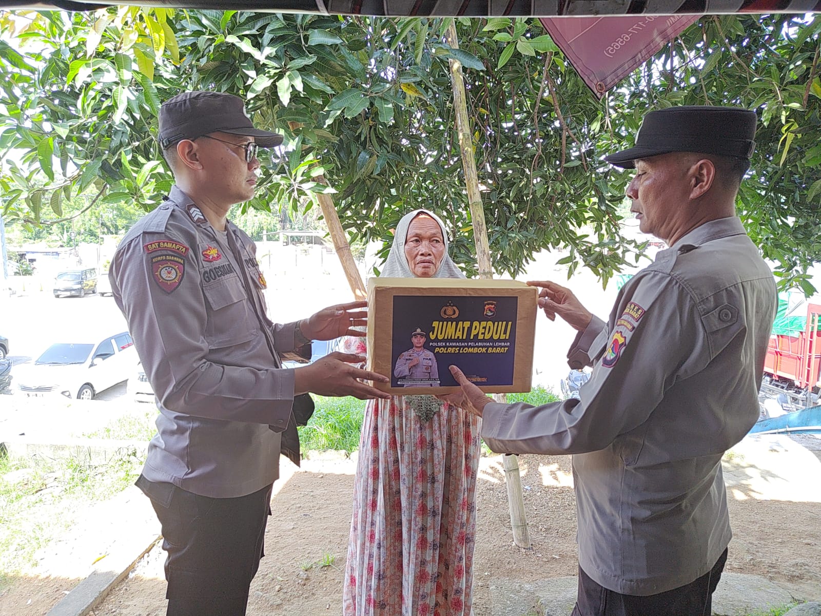 Wujud Kepedulian, Polsek Lembar Kawasan Pelabuhan Lembar Gelar Jumat Peduli (3) Wujud Kepedulian, Polsek Lembar Kawasan Pelabuhan Lembar Gelar Jumat Peduli