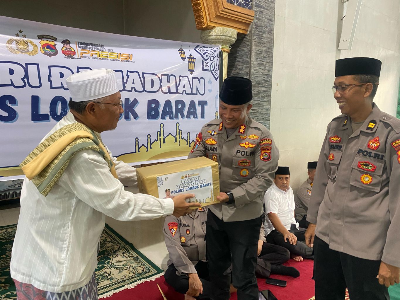 Kapolres Lombok Barat Buka Bersama Ulama, Pererat Silaturahmi (6) Kapolres Lombok Barat: Santri Harus Jadi Agen Perubahan Positif