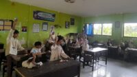 Ratusan Siswa SD di Lombok Barat Terima Makan Bergizi Gratis (1) Sinergi Polri dan SPPG: Dukung Gizi Sehat untuk Siswa SD