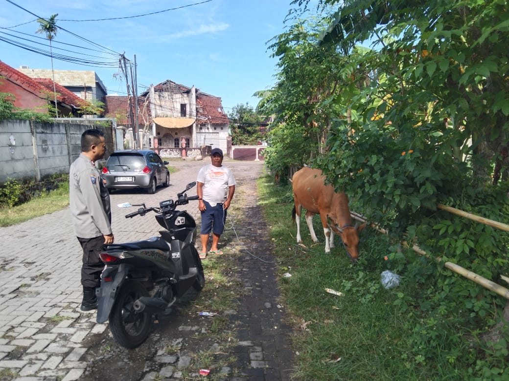 Bhabinkamtibmas Batulayar Barat Aktif Sosialisasi Ketahanan Pangan kepada Warga (1) Sosialisasi Pangan Sehat: Bhabinkamtibmas Ajak Warga Tanam Sayur