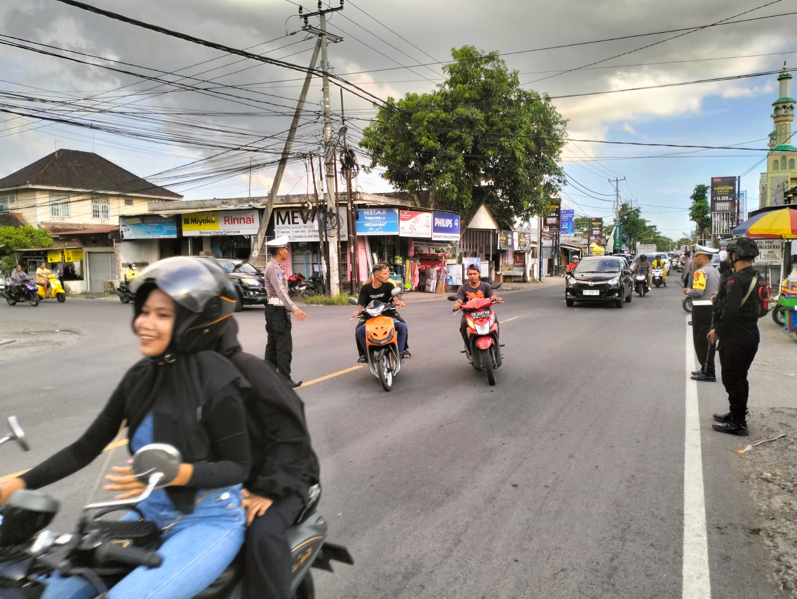 Operasi Ketupat Rinjani 2025, Lancarkan Arus Libur Lebaran di Lombok (4) Operasi Ketupat 2025: Polisi Jaga Kelancaran Libur Lebaran