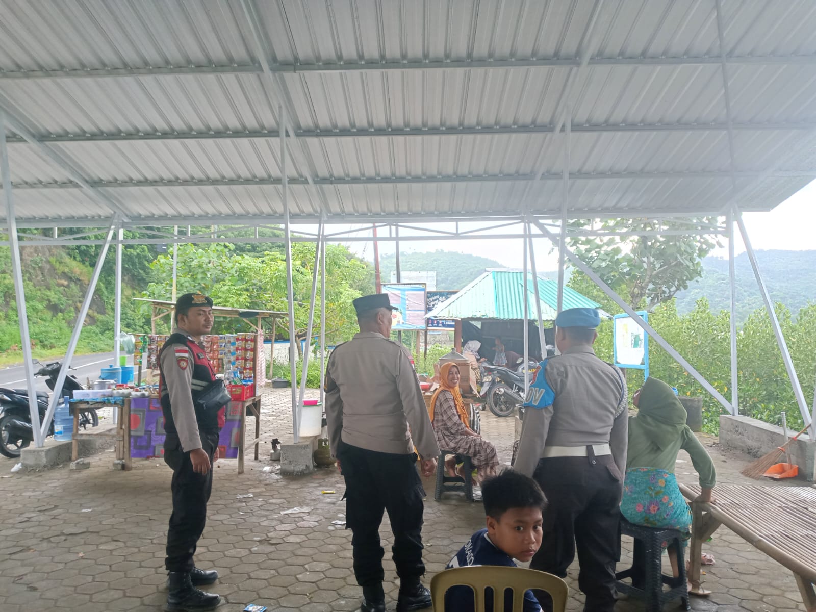 Patroli Rutin Polsek Sekotong Tingkatkan Keamanan Objek Wisata Mangrove Antisipasi Tindak Kejahatan (4) Cegah Kriminalitas, Polsek Sekotong Intensifkan Patroli Wisata