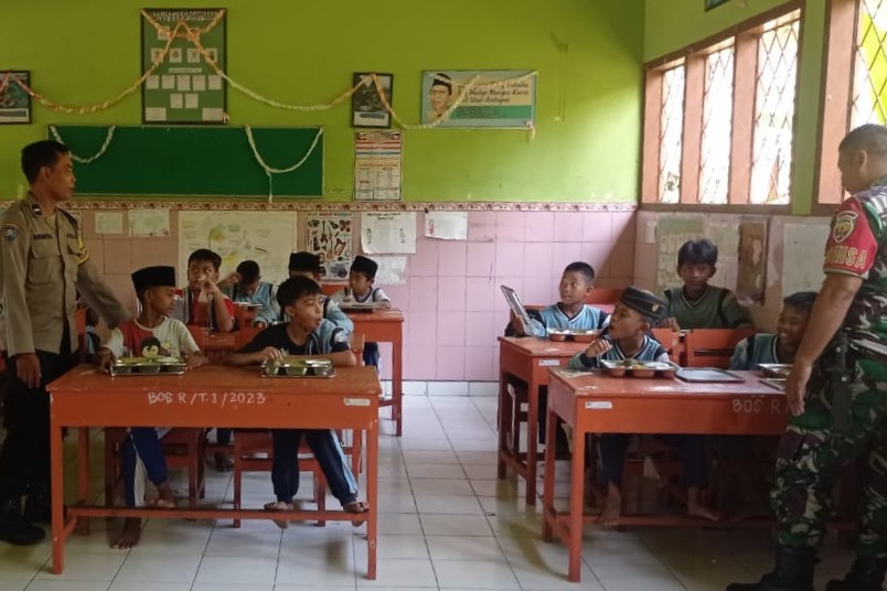 Program Makan Bergizi Gratis Berjalan Kondusif di Kecamatan Gerung