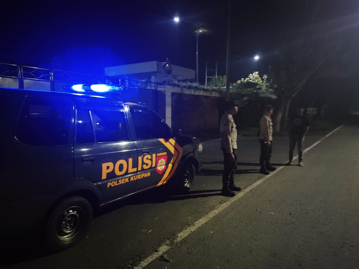 Polsek Kuripan Intensifkan Patroli Malam di Jalur BIL 1 dan BIL 2 Demi Keamanan Masyarakat (3) Polsek Kuripan Intensifkan Patroli Malam di Jalur BIL 1 dan BIL 2 Demi Keamanan Masyarakat