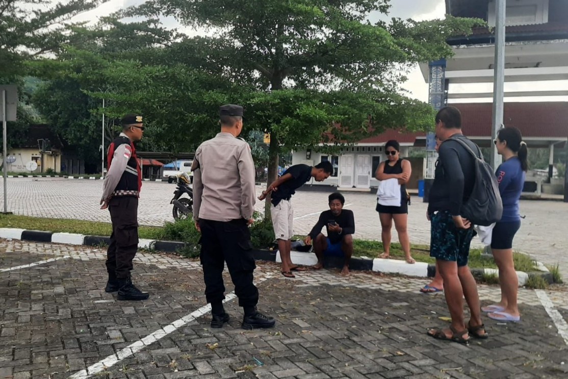 Polsek Sekotong Intensifkan Patroli di Obyek Wisata Antisipasi Kriminalitas (3) Polsek Sekotong Intensifkan Patroli di Obyek Wisata Antisipasi Kriminalitas