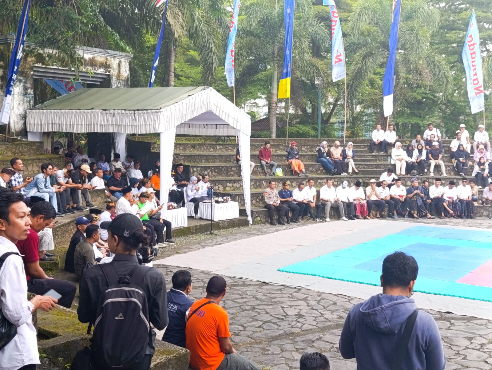Semarak Pembukaan Pergelaran Seni Budaya Peresean Warnai HUT ke-67 Kabupaten Lombok Barat (3) Lombok Barat Lestarikan Budaya Lewat Peresean HUT ke-67