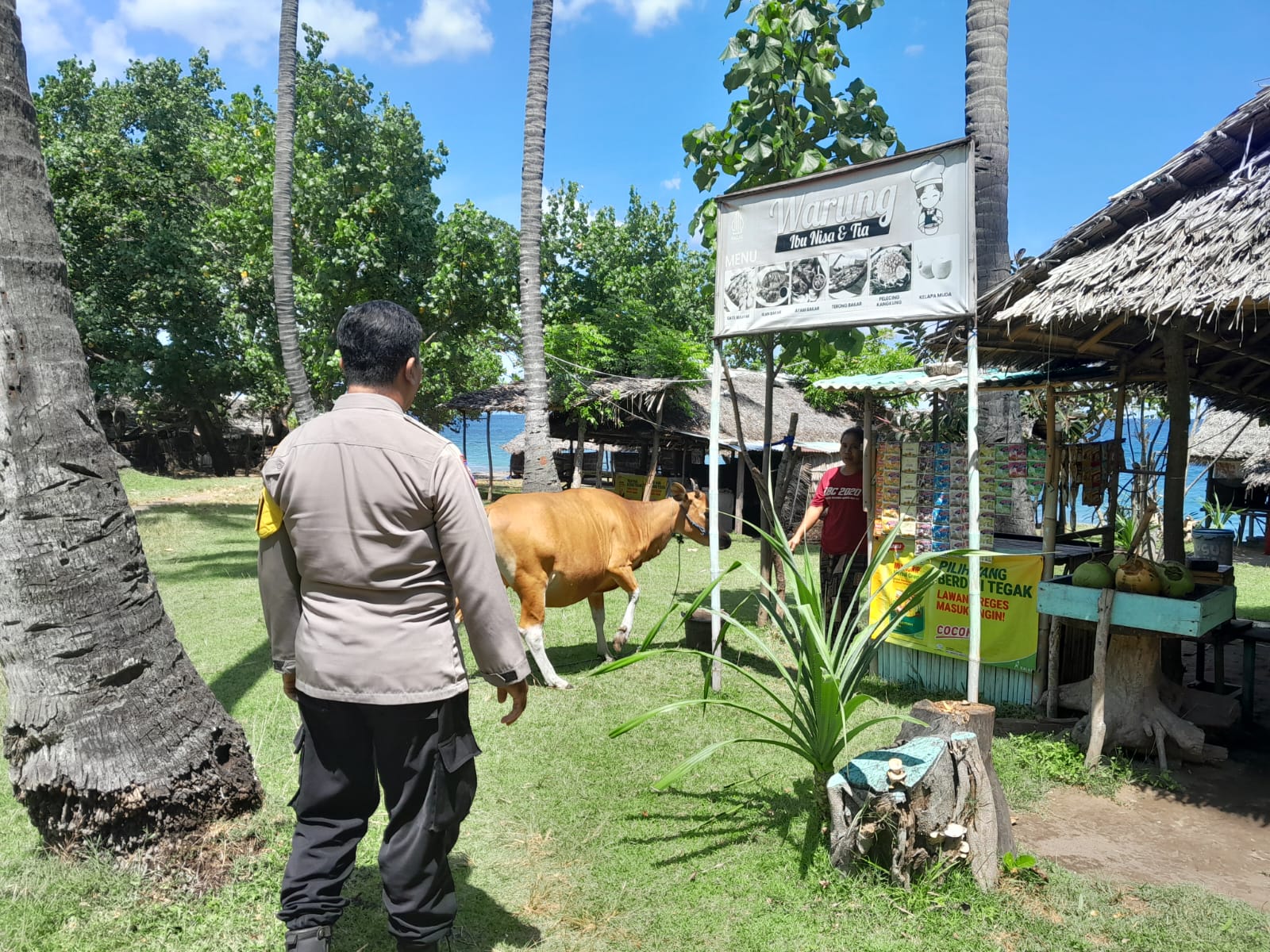 Bhabinkamtibmas Senggigi Aktif Dukung Ketahanan Pangan, Sambangi Warga dan Berikan Motivasi (1) Sinergi Polisi dan Warga Wujudkan Ketahanan Pangan di Lombok Barat