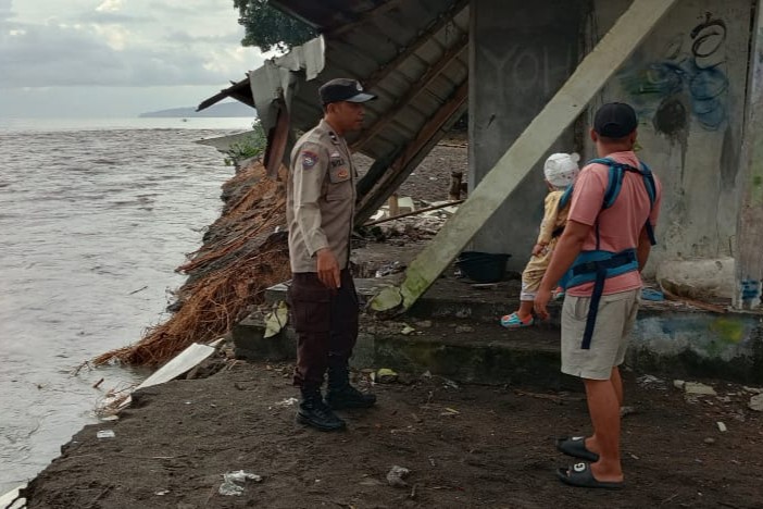 Langkah Tanggap Dini Polsek Batulayar Hadapi Cuaca Buruk di Meninting