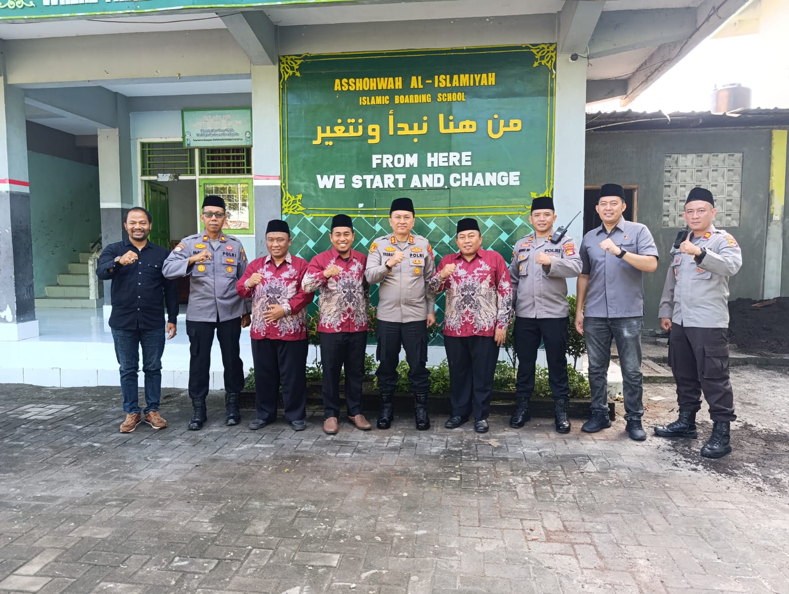Polres Lombok Barat Apresiasi Peran Ulama dalam Menjaga Keamanan (4) Sinergi Polres dan Ponpes As Shohwah Al Islamiyah Wujudkan Situasi Kondusif di Gerung