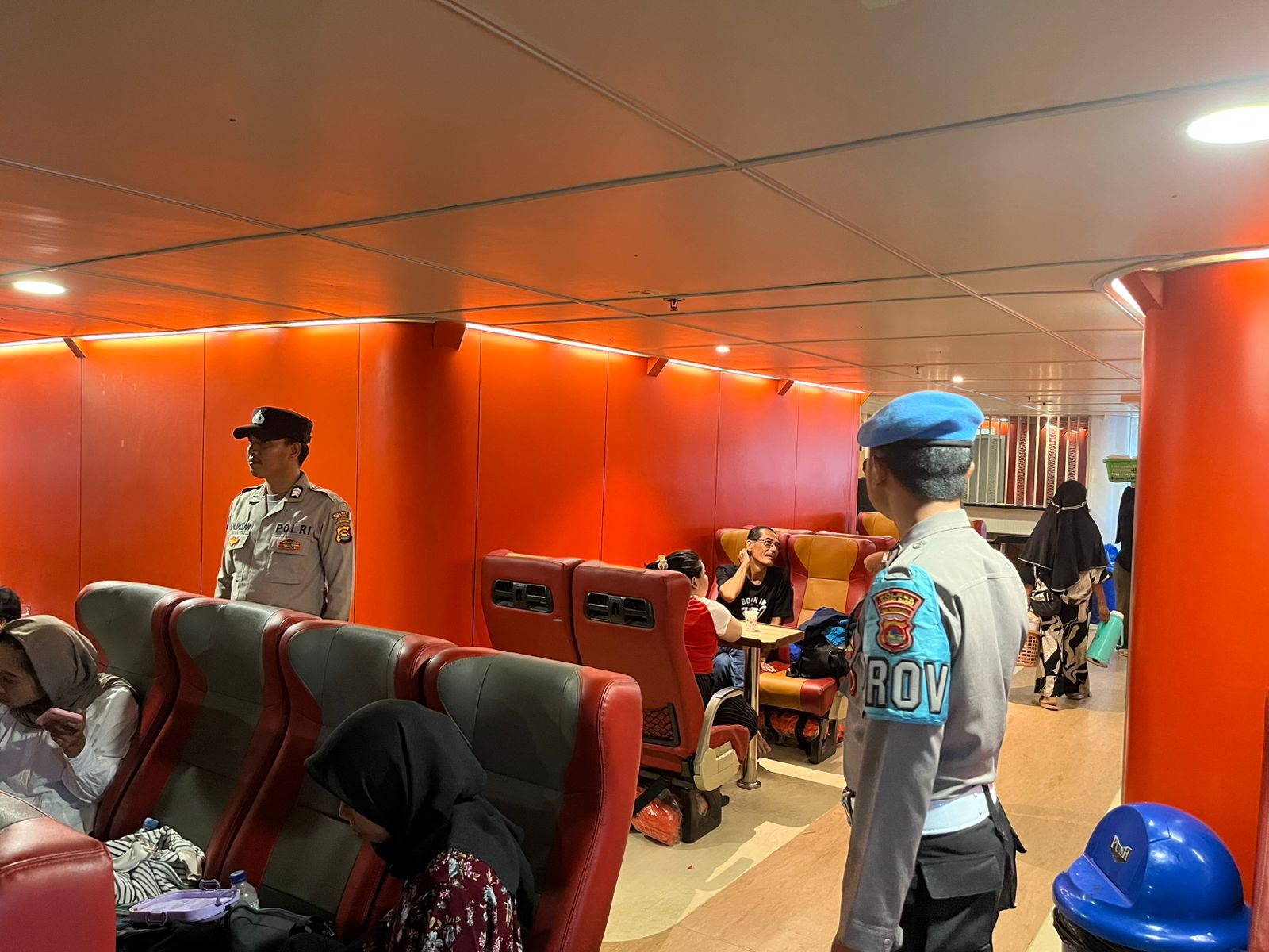 Polsek Kawasan Pelabuhan Lembar Kawal Ketat Pemuatan Kapal, Antisipasi Gangguan Keamanan dan Premanis ( Patroli Kapal dan Pengamanan Pemuatan: Upaya Polsek Lembar Mencegah Premanisme