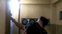 Pria di Gerung Ditangkap Satresnarkoba, Diduga Konsumsi dan Simpan Sabu (1) Penggerebekan Narkoba di Gerung, Pria Inisial D Diamankan