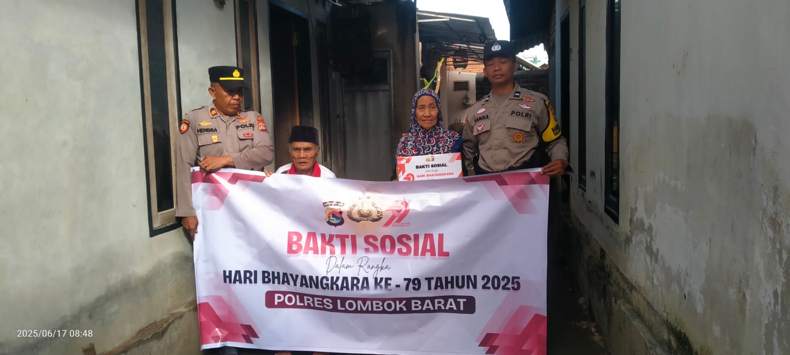 Hari Bhayangkara ke-79, Polsek Kediri Bantu Warga Lansia di Kediri Selatan (3) Hari Bhayangkara ke-79, Polsek Kediri Bantu Warga Lansia di Kediri Selatan