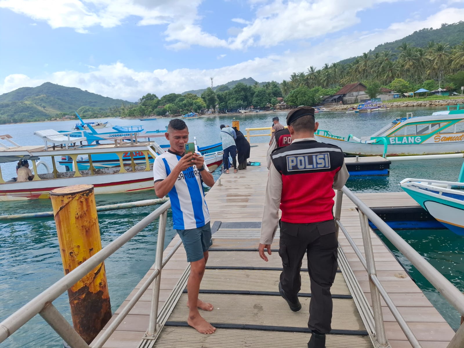 Patroli Rutin Polsek Sekotong Jamin Keamanan Wisata Pesisir Lombok Barat (3) Patroli Rutin Polsek Sekotong: Jamin Keamanan Wisata Pesisir Lombok Barat