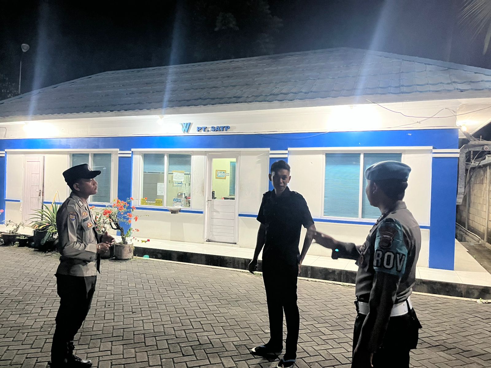 Polsek Kawasan Pelabuhan Lembar Intensifkan Patroli, Cegah Premanisme dan Kejahatan Lainnya (3) pelabuhan, keamanan, patroli, polisi, polsek, lembar, kriminalitas, premanisme, NTB, masyarakat