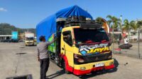 Pengamanan Ketat Bongkaran KMP SURYA 777 di Pelabuhan Lembar Berjalan Lancar (3) Pengamanan Ketat Bongkaran KMP SURYA 777 di Pelabuhan Lembar Berjalan Lancar