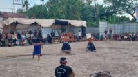 Semarak Peresean 2025 di Bagik Polak Barat, Warga Antusias Dukung Pelestarian Budaya (4) Semarak Peresean 2025 di Bagik Polak Barat, Warga Antusias Dukung Pelestarian Budaya