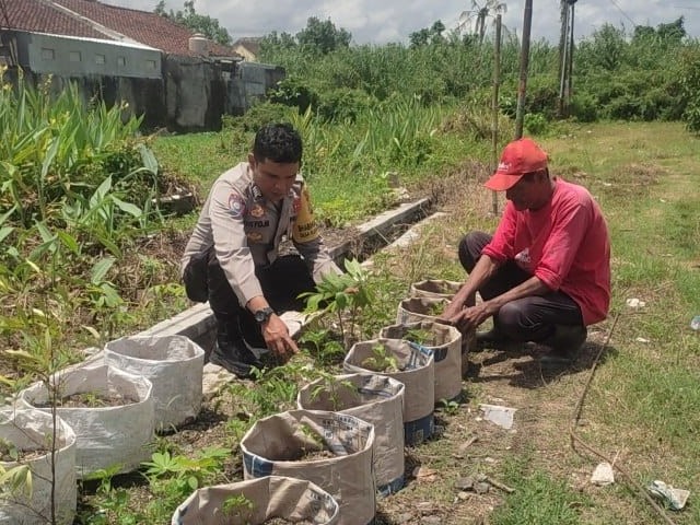 WhatsApp Image 2025-09-17 at 09.01.18 Sinergi Polsek Labuapi dan Warga Mapak Reong Dorong Pemanfaatan Pekarangan Produktif