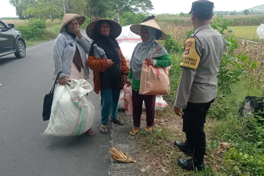 WhatsApp Image 2025-10-23 at 12.27.04 (1)_result Peran Polisi di Balik Panen Jagung Sukses Petani Lombok Barat