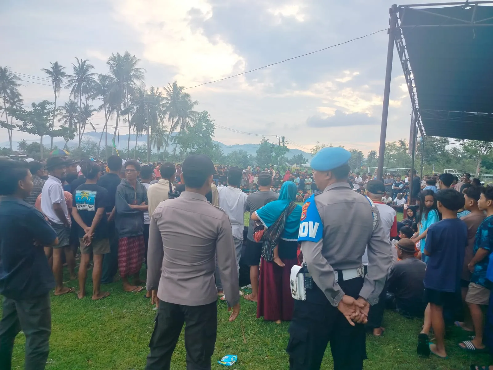 WhatsApp Image 2025-10-28 at 21.15.53 (1)_result Sinergi Polri dan Warga Sukseskan Peresean HUT Desa Kuripan Timur